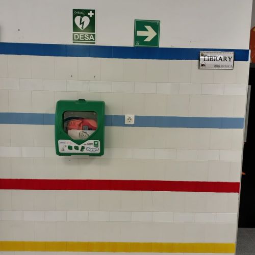 DESFIBRILADOR disponible en el centro